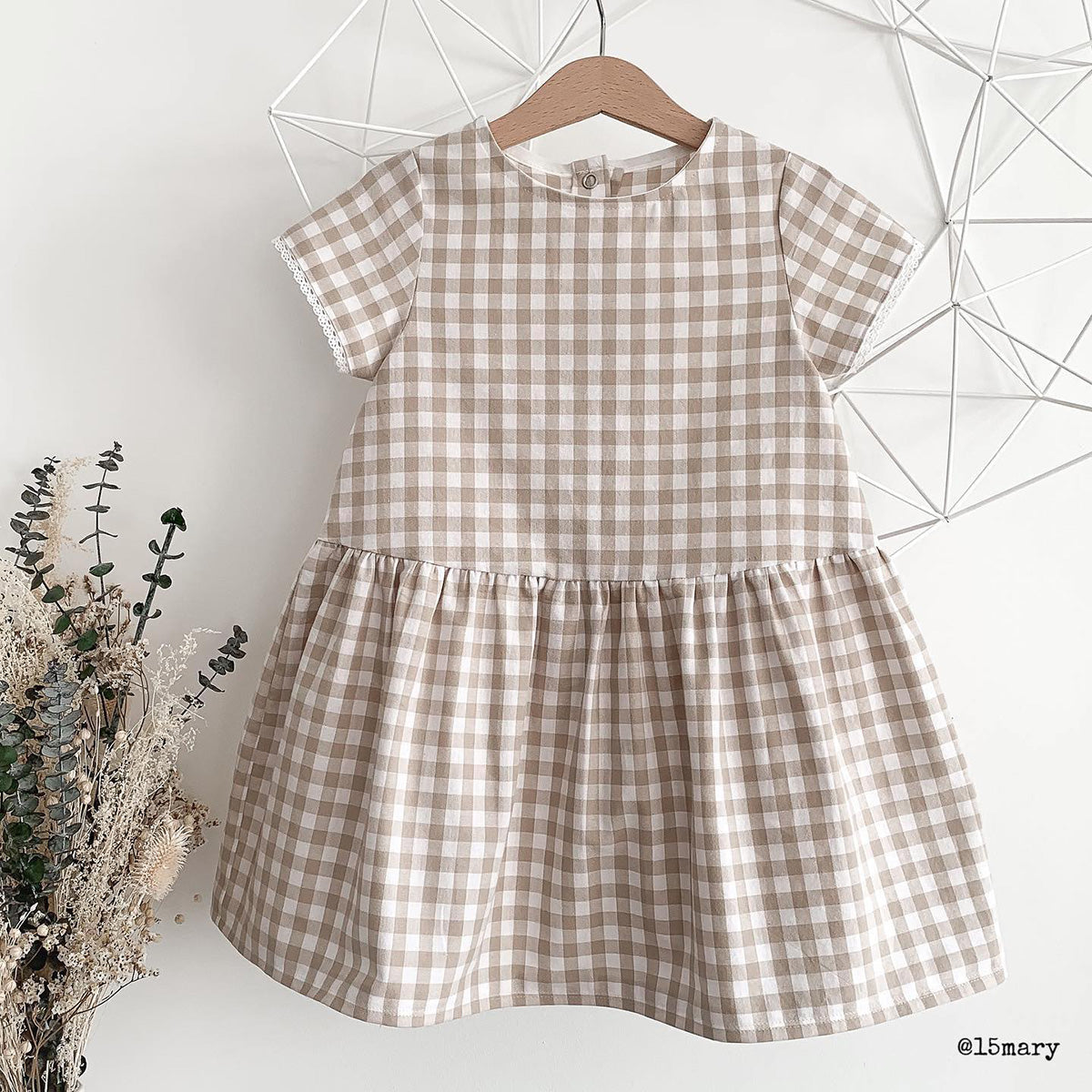 Patron de robe à manches courtes pour bébé
