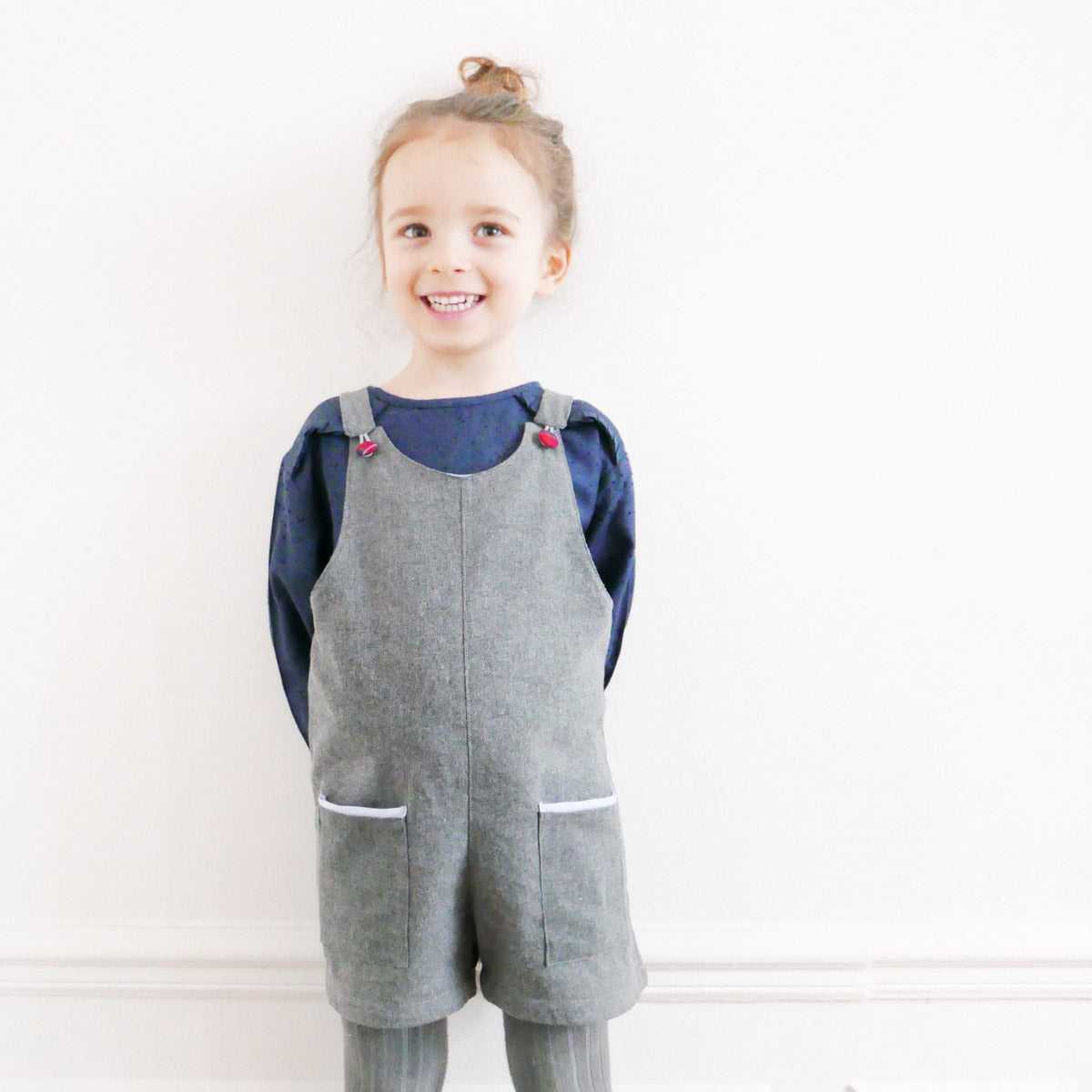 Couture de salopette et de robe pour bébé
