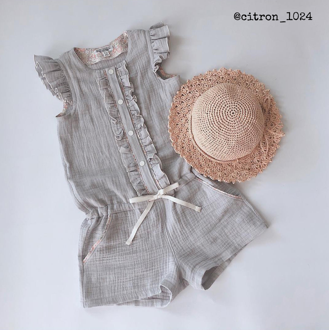 Couture de combinaison et robe pour mère et fille