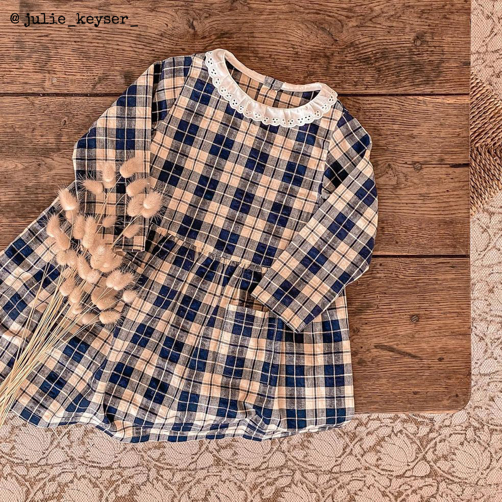 Couture de robe manches à longues pour bébé