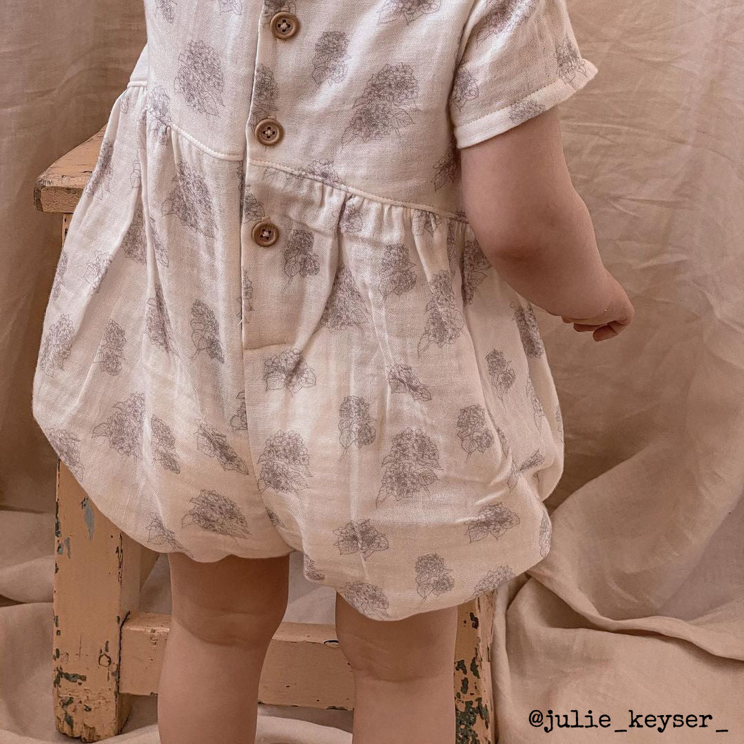 Couture de robe pour bébé