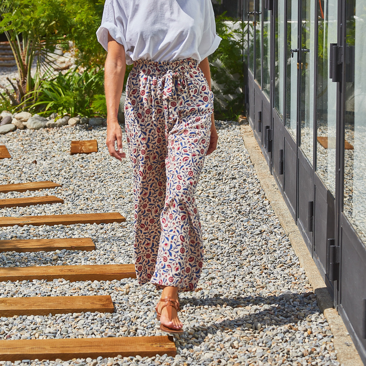 Couture de short pour femme