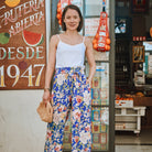 Pantalon Singapour porté par une femme, en viscose Riviera